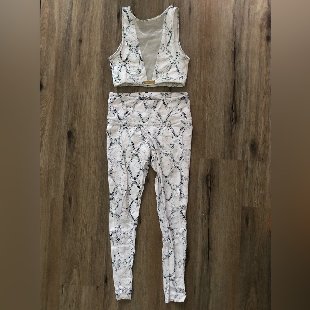 ✨NWOT✨VARLEY MARBLE SET XS